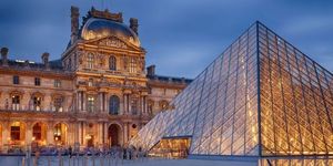 VÉN MÀN LỊCH SỬ PHÍA SAU BẢO TÀNG LOUVRE LỚN NHẤT THẾ GIỚI