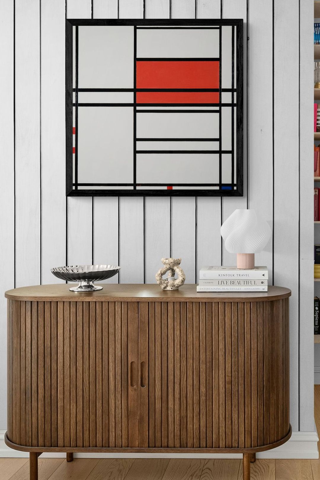 wooden-cabinet-with-fancy-lamp__04.jpg